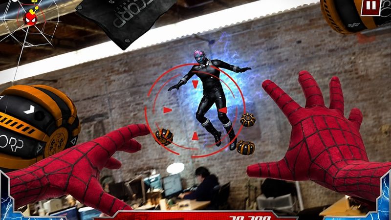 Spider-Man chiến đấu với tội phạm trong thành phố